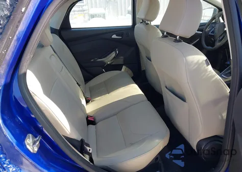 2015 Ford Focus Titanium z USA, uszkodzony, nr VIN 1FADP3J27FL323084